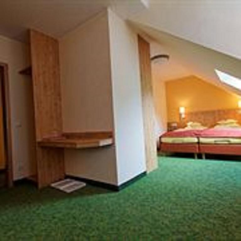 Hotel Und Landgasthof Zum Bockshahn Spessart  Екстериор снимка