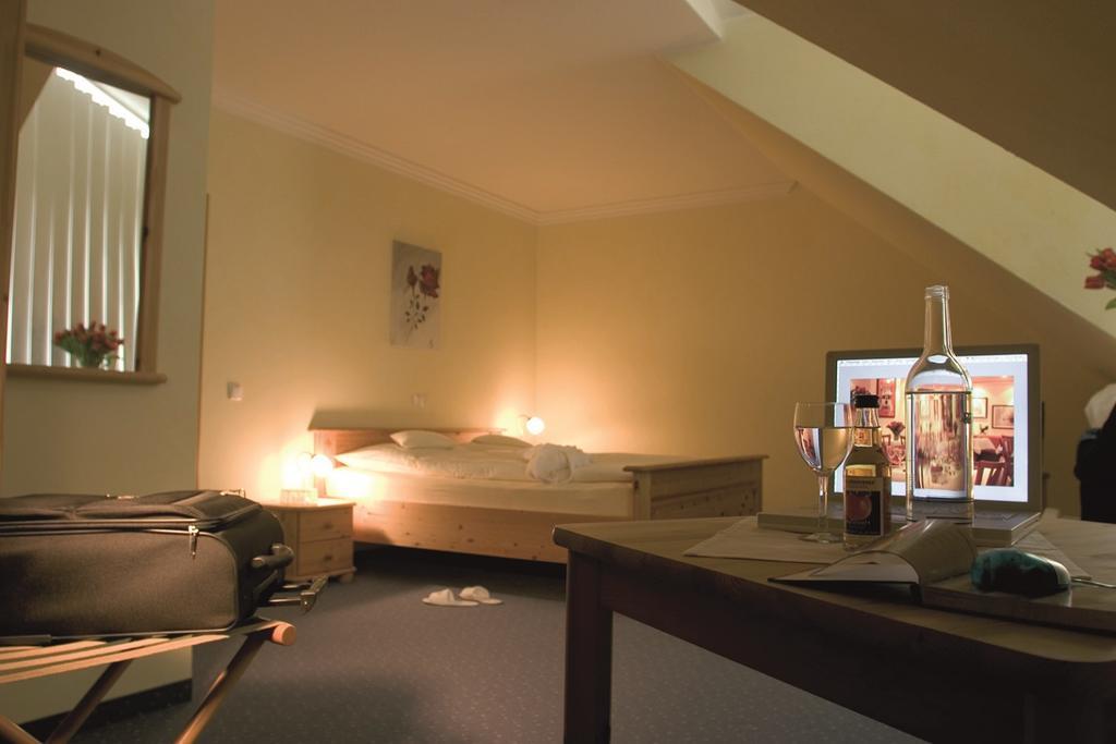 Hotel Und Landgasthof Zum Bockshahn Spessart  Екстериор снимка