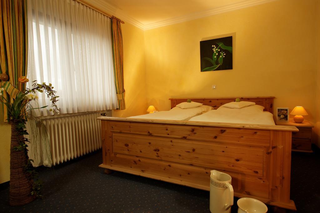 Hotel Und Landgasthof Zum Bockshahn Spessart  Екстериор снимка
