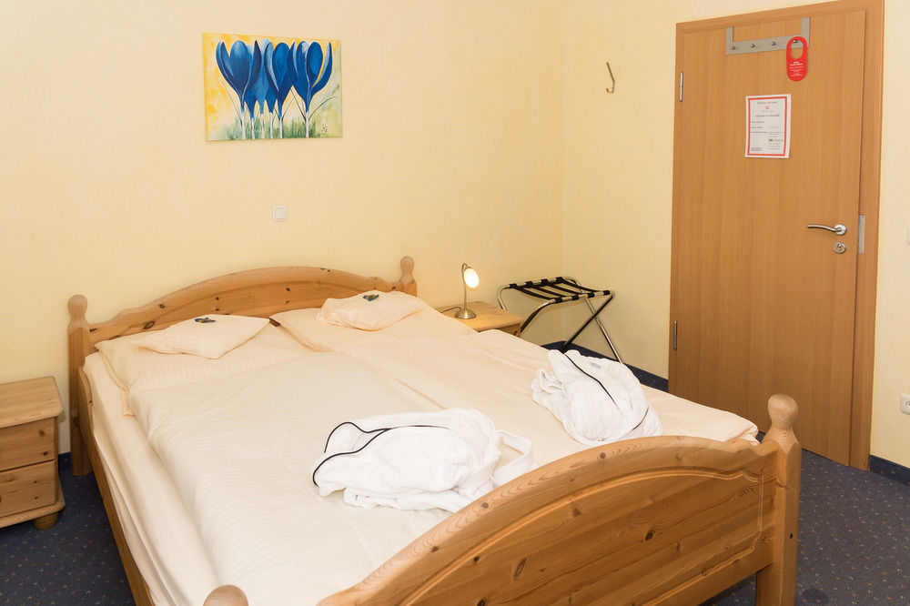 Hotel Und Landgasthof Zum Bockshahn Spessart  Екстериор снимка