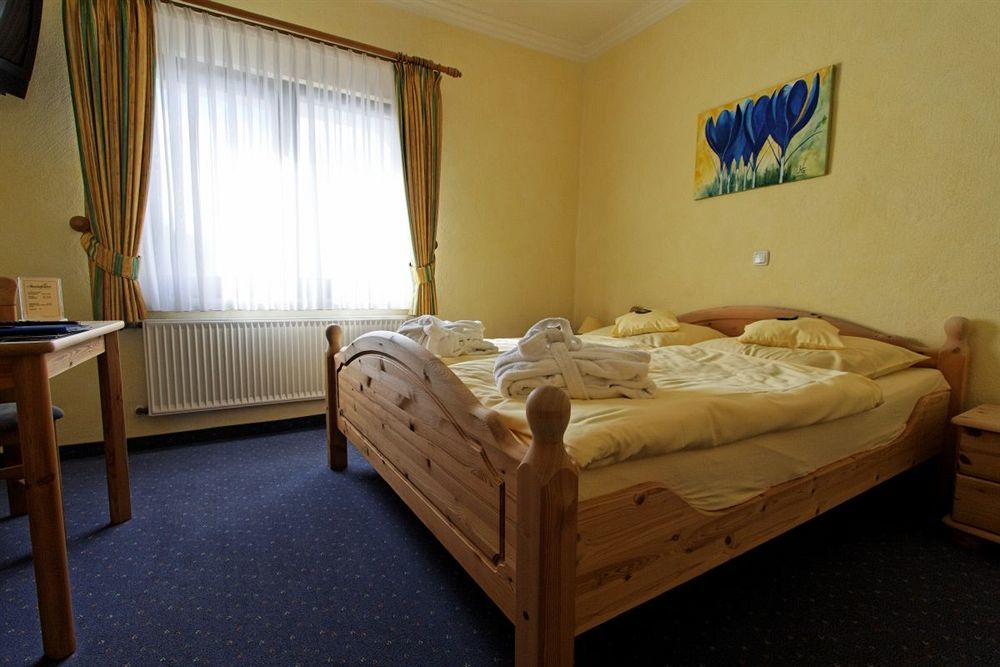 Hotel Und Landgasthof Zum Bockshahn Spessart  Екстериор снимка